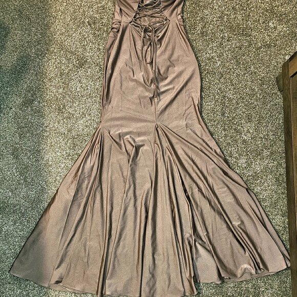 Wedding/Prom/Gown - Picture 2 of 2
